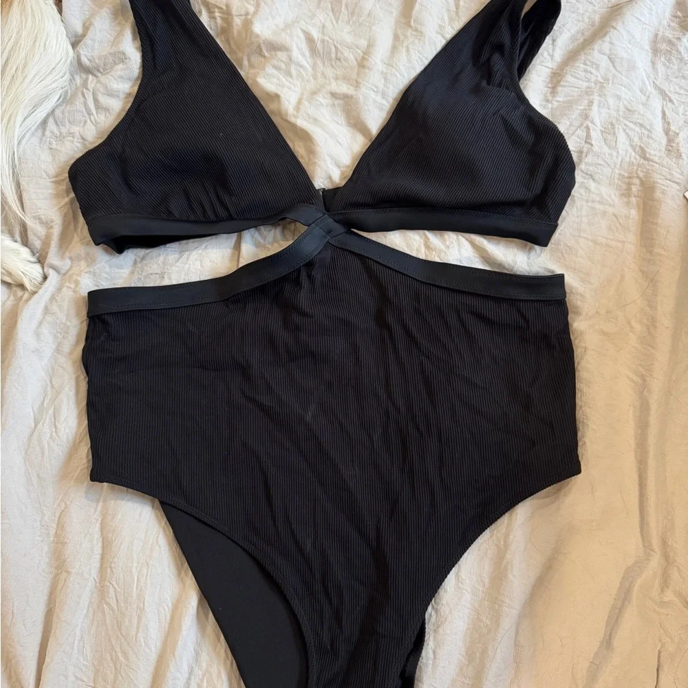 HP✨Aerie Ribbed Black Cutout Swimsuit - Picture 2 of 3